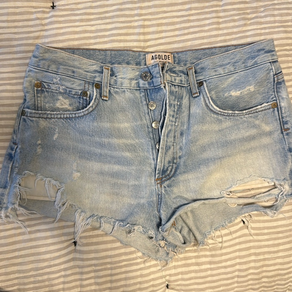 agolde style a026 g-811 size 28 light wash distressed cut off shorts